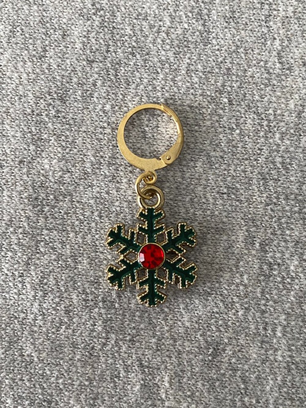 NWOT Christmas Green Red Gold Snowflake Knitting Stitch Marker